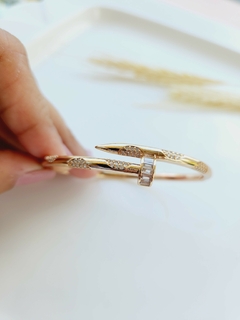 Bracelete Dourado Tipo Prego com Micro Zircônias - - loja online