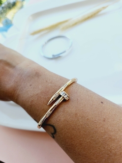 Bracelete Dourado Tipo Prego com Micro Zircônias - na internet