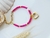 Pulseira de Cristais de Vidro Rosa com Pingente Dourado de Coração - Helô Nazaré Acessórios