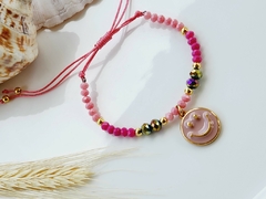 Pulseira de Cristais de Vidro com Tons de Rosa e Pingente Dourado Smile - - comprar online