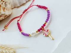 Pulseira de Cristais de Vidro Rosa e Lilás com Pingente Dourado de Pirulito