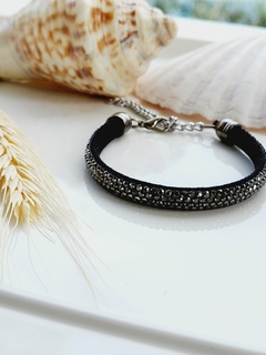 Pulseira de Camurça com Strass - - Helô Nazaré Acessórios