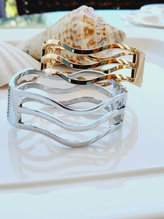 Bracelete Dourado ou Prateado em Formato de Ondas - comprar online