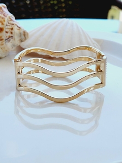 Imagem do Bracelete Dourado ou Prateado em Formato de Ondas -