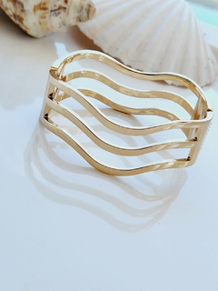 Bracelete Dourado ou Prateado em Formato de Ondas -