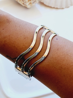 Bracelete Dourado ou Prateado em Formato de Ondas - loja online