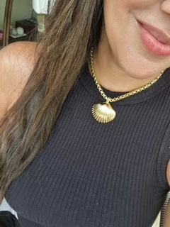 Colar Dourado com Pingente de Concha Dourada - - loja online