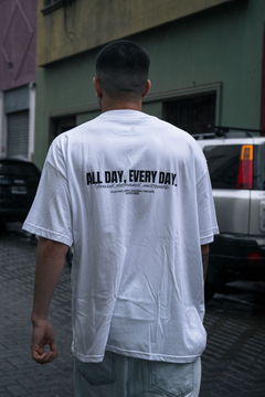 Remera All Day en internet