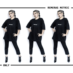 Remera ONLY BLACK. - comprar online