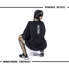 Remera Monochrome Contrast Negra - comprar online