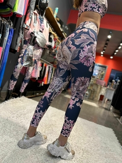 Conjunto Deportivo Top Y Calza lycra Flores Violetas Beybi - lasmarquezas