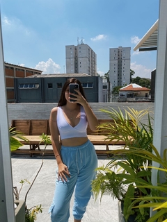 Cropped Bruna Branco na internet