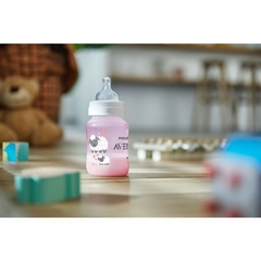 Mamadeira Classic Anti-Cólica Elefante Azul / Avelinha Rosa 260ml Avent 1 UND - comprar online