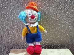 Palhacinho confeccionado técnica Amigurumi em crochê