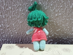 Boneca Flora feito com a técnica de Amigurumi em crochê, by Casinha de Crochê Ateliê. - comprar online