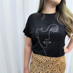 T-shirt Bordado Face - Moda Feminina Zanttori