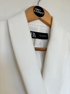 Blazer largo cruzado off white con botones metálicos - ESE CLOSET