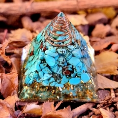 Pirâmide Orgonite - Turquesa - comprar online