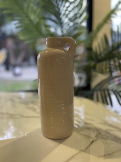 Botellon con asa de ceramica crema - comprar online