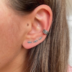 Brinco ear cuff três folhas