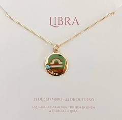 Gargantilha com pingente de signo banhada em ouro 18K na internet