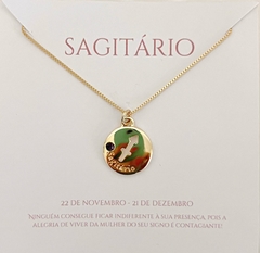 Gargantilha com pingente de signo banhada em ouro 18K na internet