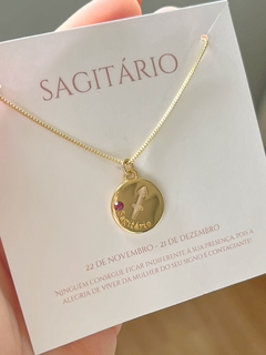 Gargantilha com pingente de signo banhada em ouro 18K - comprar online