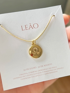 Gargantilha com pingente de signo banhada em ouro 18K - loja online