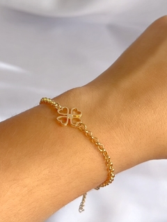 Pulseira Emilly com pingente de trevo banhado em ouro 18k na internet