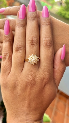 Anel flor cravejado com zircônia banhado a ouro 18k - Andressa Caldas Joias