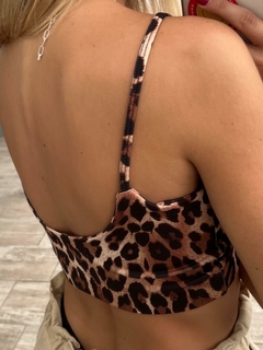 TOP LYCRA ESPALDA U LEOPARDO en internet