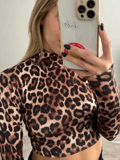 POLERA CROP LYCRA LEOPARDO