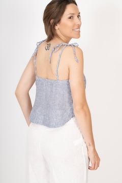 Top Justina Lino rayado azul y blanco en internet