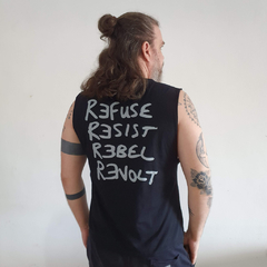Camiseta Refuse Resist na internet