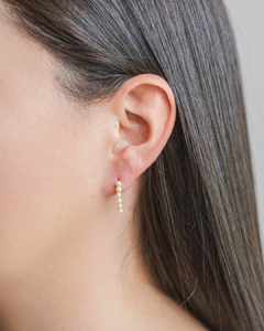 BRINCO EAR CUFF PÉROLAS BANHO OURO 18K - DENISE - Daherica Semijoias