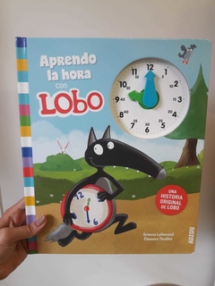 APRENDO LA HORA CON LOBO - INCLUYE RELOJ