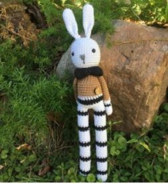 CONEJITO PATAS LARGAS AMIGURUMI