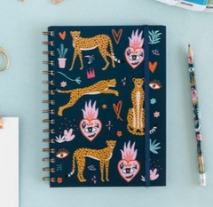 CUADERNO GRANDE CORAZONES LEOPARDO