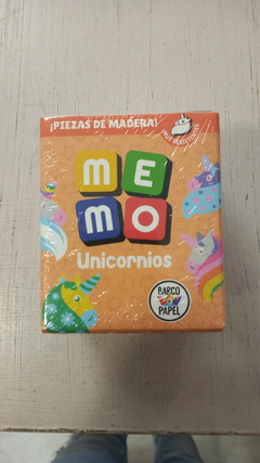 ME MO UNICORNIOS