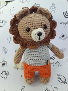 LEON AMIGURUMI