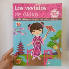 LOS VESTIDOS DE AKIKO