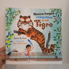 NUNCA HAGAS COSQUILLAS A UN TIGRE (RUSTICA)