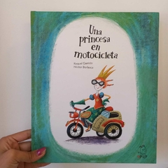 UNA PRINCESA EN MOTOCICLETA