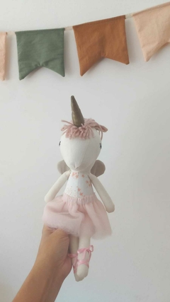 MUÑECO DE TELA: UNICORNIO CON TUTU - comprar online