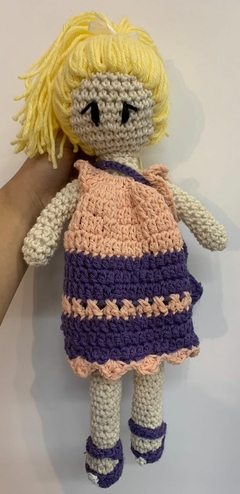 AMIGURUMI MUÑECA CON CARTERA