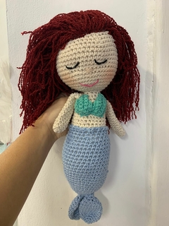 AMIGURUMI SIRENA PELO OSCURO