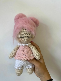 AMIGURUMI NENA PELO ROSA