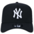 Bone 9FORTY A-Frame Trucker Snapback MLB New York Yankees Aba Curva Preto.
