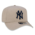 Bone 9FORTY A-Frame MLB New York Yankees Bege Logo Marinho na internet