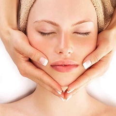 Tratamento faciais Limpeza de pele com extração profunda para peles acneicas e e peles sensíveis